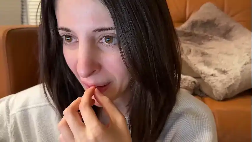 Rosykindred – ChaturbateLive Video Recording – 2025 04-21 03:21:17