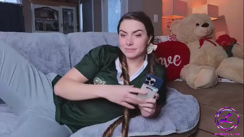 Chroniclove – ChaturbateLive Video Recording – 2025 03-26 09:23:41