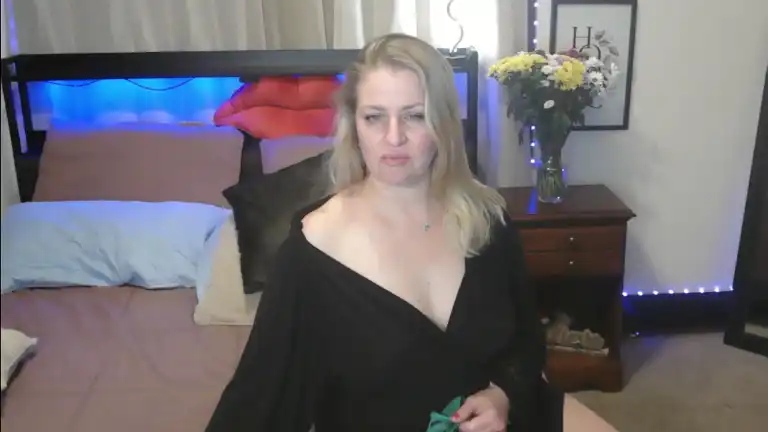 Holliejuice – StreamateLive Video Recording – 2025 02-11 16:16:00