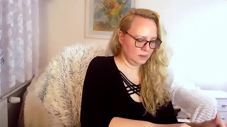 Lauraskyx – StreamateLive Video Recording – 2025 05-22 05:17:32