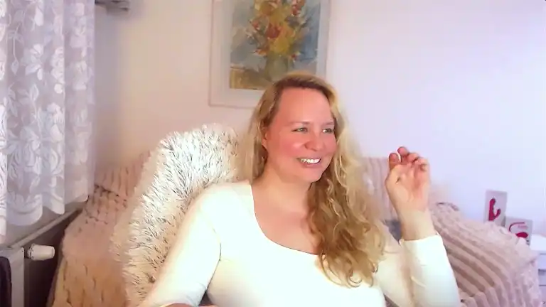 Lauraskyx – StreamateLive Video Recording – 2025 06-18 02:21:23