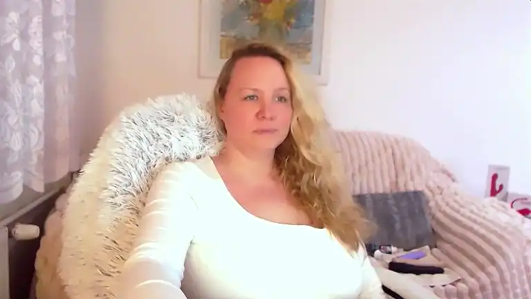 Lauraskyx – StreamateLive Video Recording – 2025 04-15 08:10:43