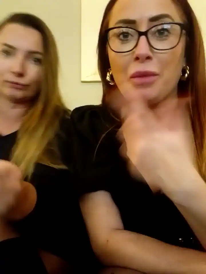 Molliemaexo – StripchatLive Video Recording – 2025 04-18 04:33:41