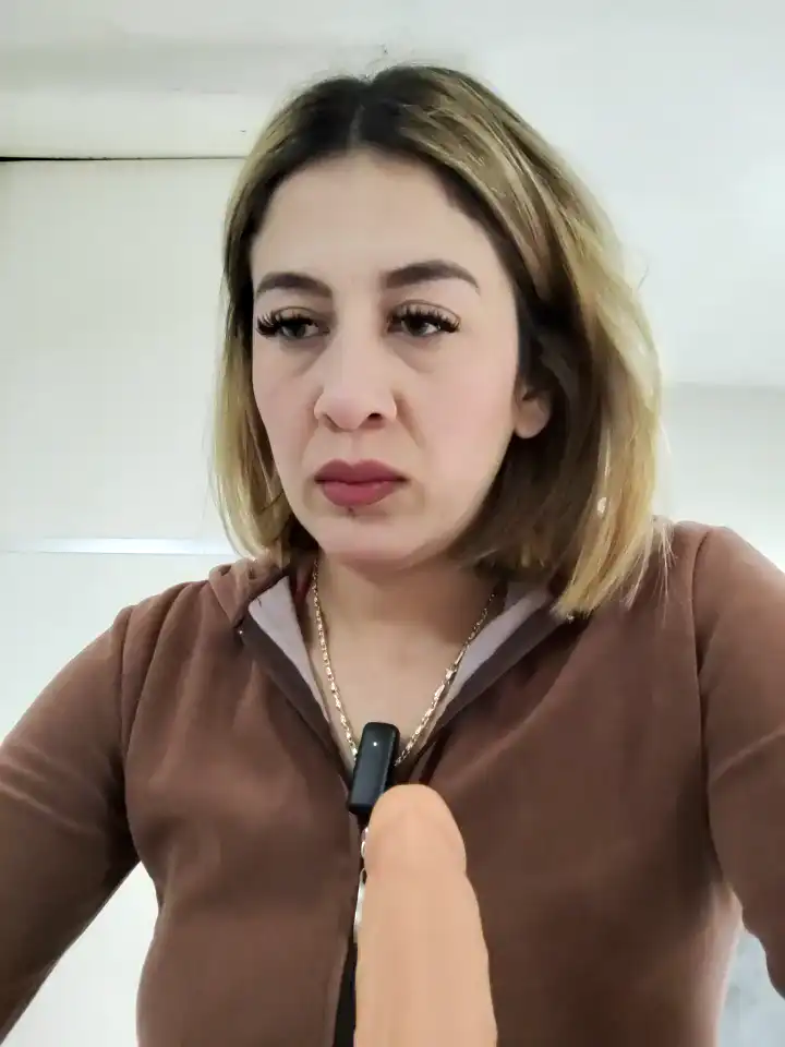 La_quecu – StripchatLive Video Recording – 2025 02-13 05:16:49