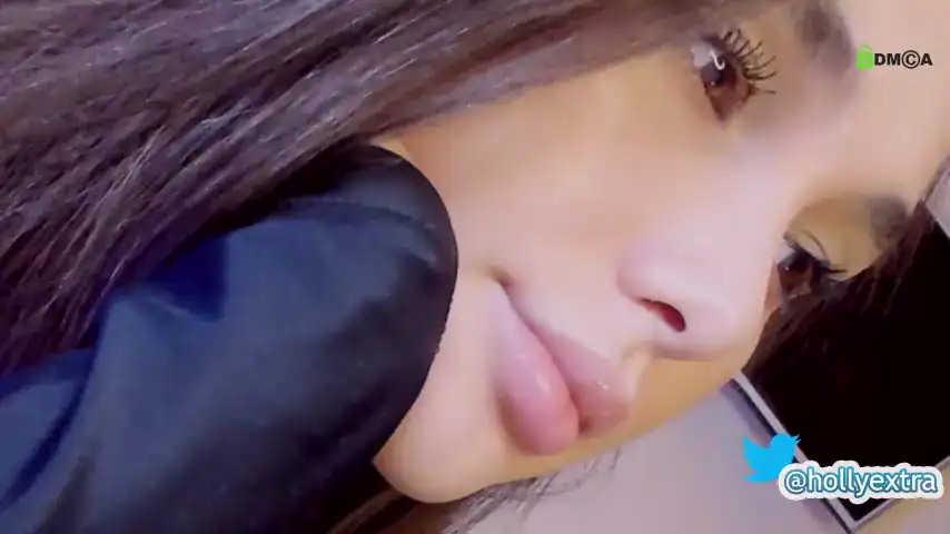 Hollyextra – ChaturbateLive Video Recording – 2025 06-02 22:43:27