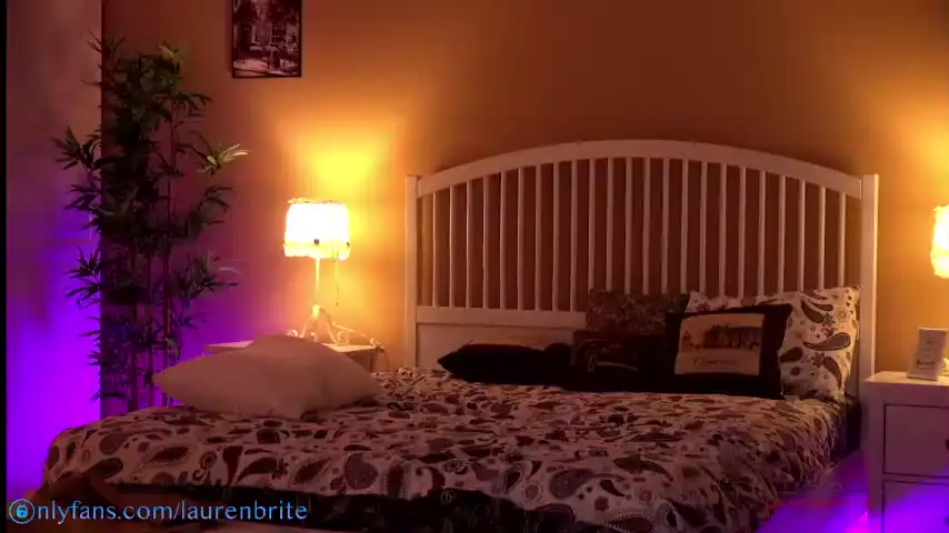 Laurenbrite – ChaturbateLive Video Recording – 2025 06-10 03:57:49