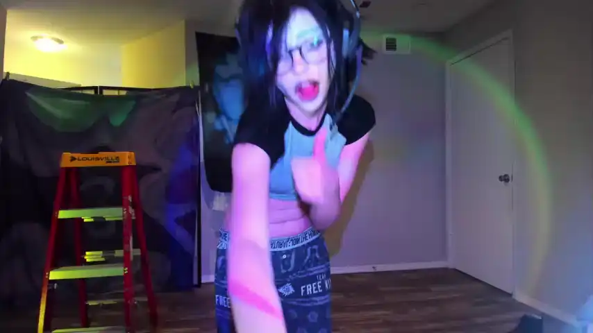 Salemhex – ChaturbateLive Video Recording – 2025 02-14 20:19:17