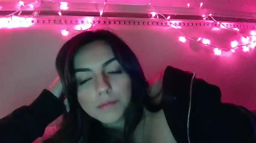 Genesismoselle – ChaturbateLive Video Recording – 2025 01-23 04:00:34