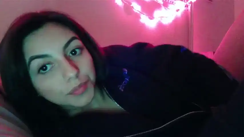 Genesismoselle – ChaturbateLive Video Recording – 2025 04-24 16:23:37