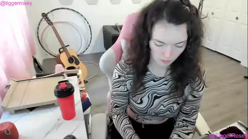 Tiggerrosey – ChaturbateLive Video Recording – 2025 05-17 12:18:52