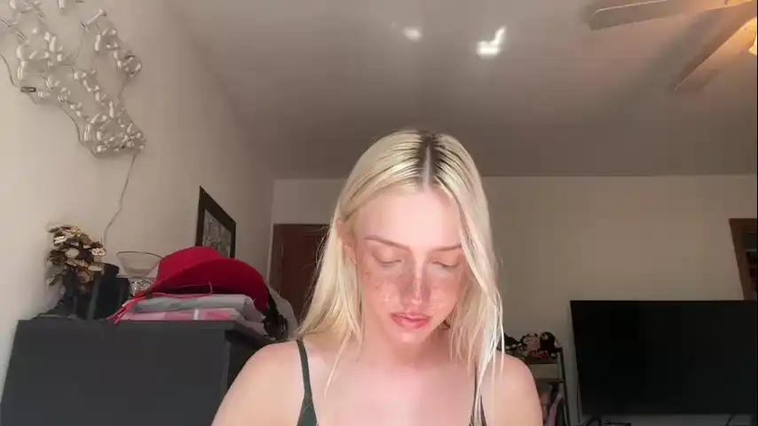 Riababe – ChaturbateLive Video Recording – 2025 04-16 03:01:45
