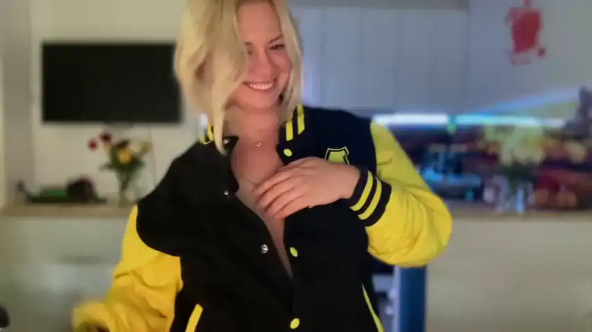 Kiradivine – ChaturbateLive Video Recording – 2025 01-10 24:35:34
