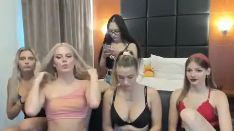 The-live-house-girls – Flirt4freeLive Video Recording – 2025 05-02 11:03:45