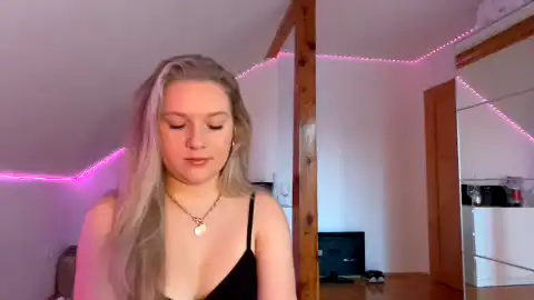 Kira-parks – Flirt4freeLive Video Recording – 2025 03-29 17:27:17