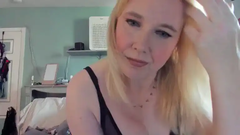 Annaxxx – StreamateLive Video Recording – 2025 05-06 19:08:36