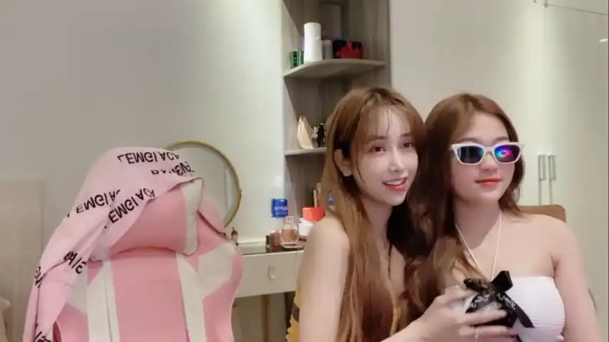 Anna102 – StripchatLive Video Recording – 2025 06-01 09:09:21