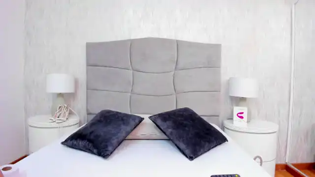 Kloethompson – XlovecamLive Video Recording – 2025 04-12 03:52:27