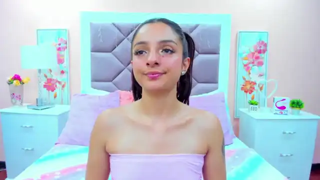 Saarahjones – XlovecamLive Video Recording – 2025 04-04 00:31:59