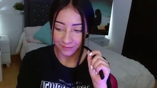 Valeriehang – XlovecamLive Video Recording – 2025 05-06 22:35:10