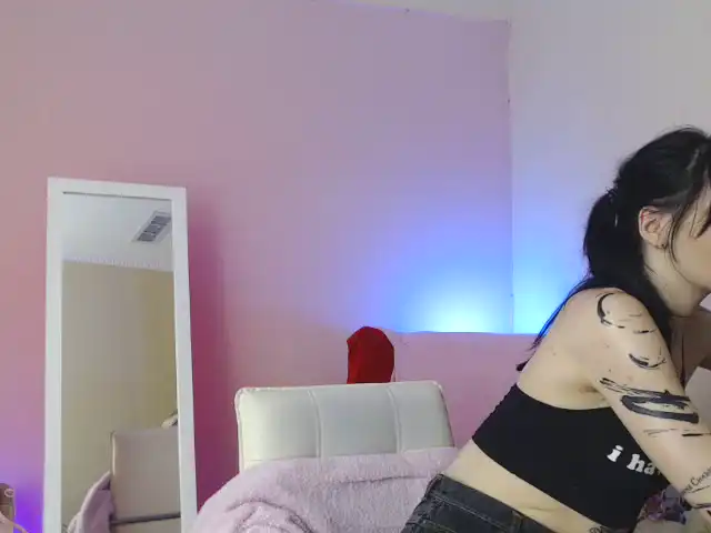 Tsukerberg – XlovecamLive Video Recording – 2025 02-04 01:37:51