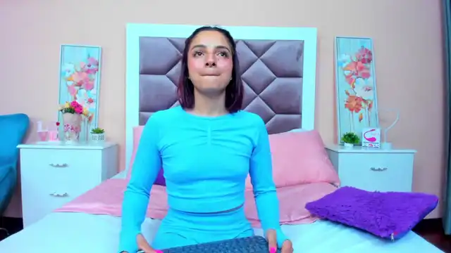 Saarahjones – XlovecamLive Video Recording – 2025 03-29 02:07:38