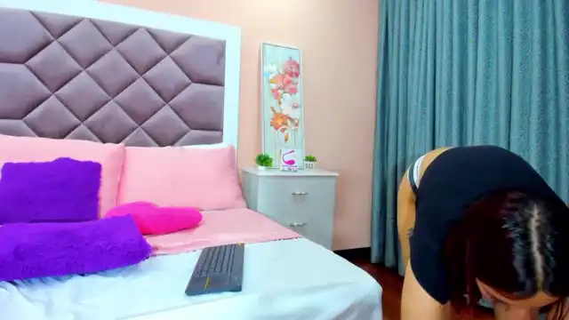 Saarahjones – XlovecamLive Video Recording – 2025 02-05 23:28:11