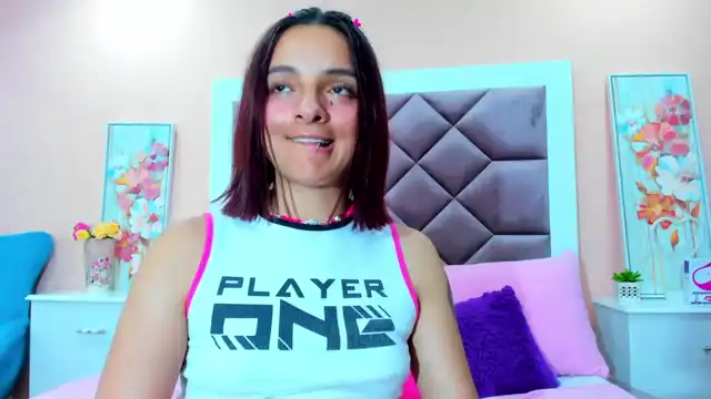 Saarahjones – XlovecamLive Video Recording – 2025 01-12 20:03:06