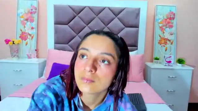Saarahjones – XlovecamLive Video Recording – 2025 04-15 23:53:47