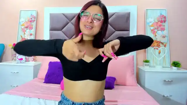 Saarahjones – XlovecamLive Video Recording – 2025 05-03 11:58:54