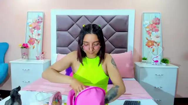Saarahjones – XlovecamLive Video Recording – 2025 04-17 03:25:01