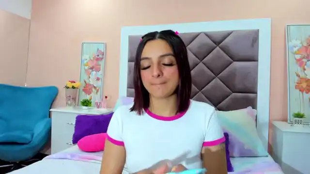 Saarahjones – XlovecamLive Video Recording – 2025 05-18 09:17:46