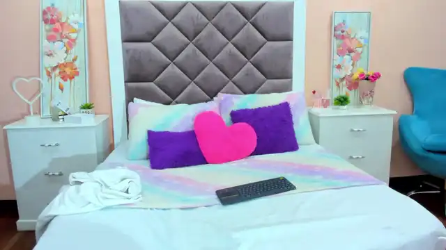 Saarahjones – XlovecamLive Video Recording – 2025 04-09 06:10:42